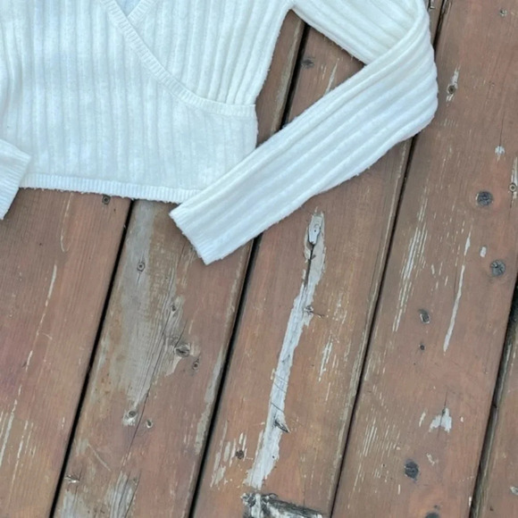 Urban Outfitters Cross Over Ribbed Cropped Sweater - Picture 11 of 14